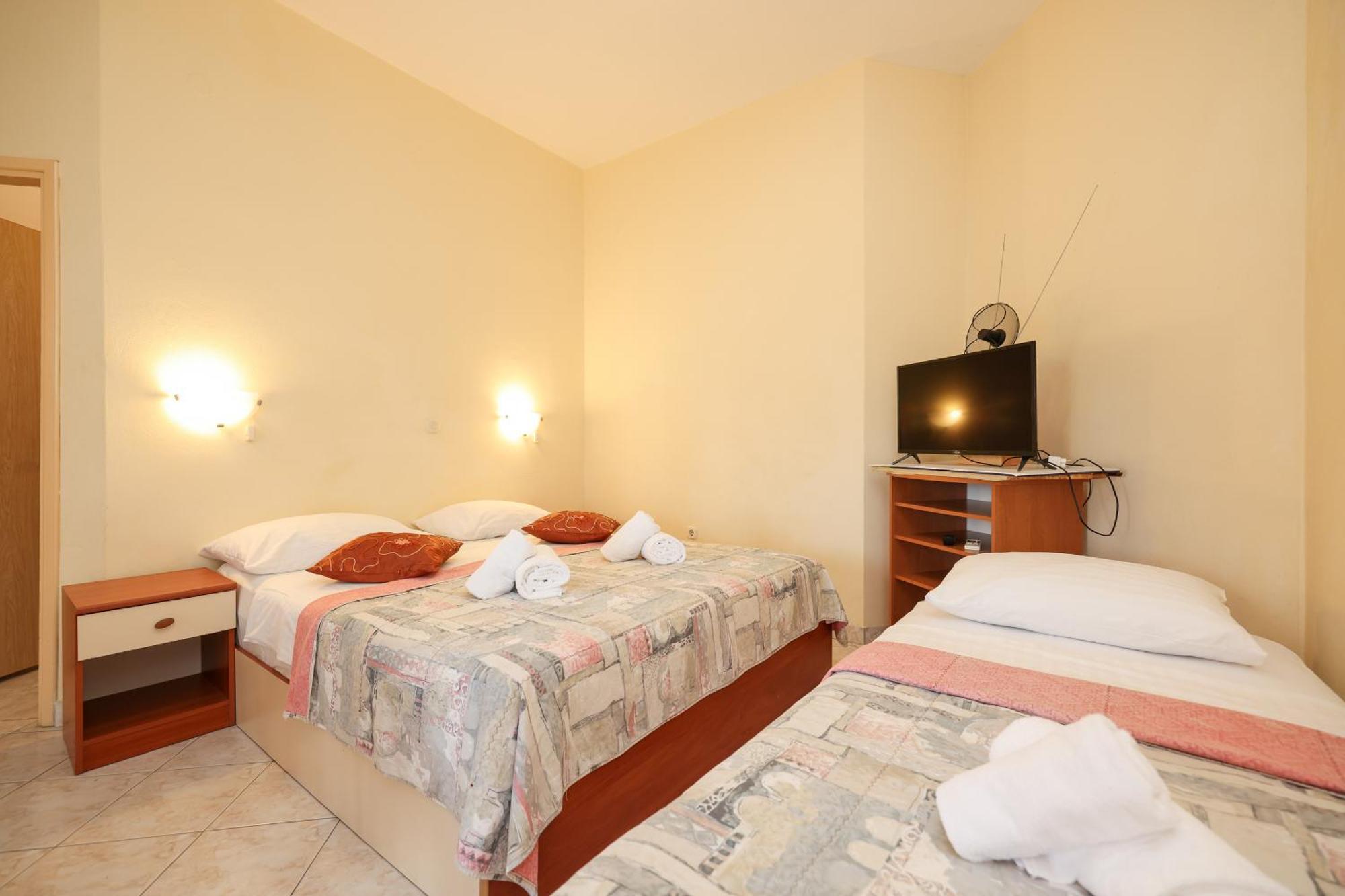 Beachfront Apartments Jermen Sukošan Εξωτερικό φωτογραφία