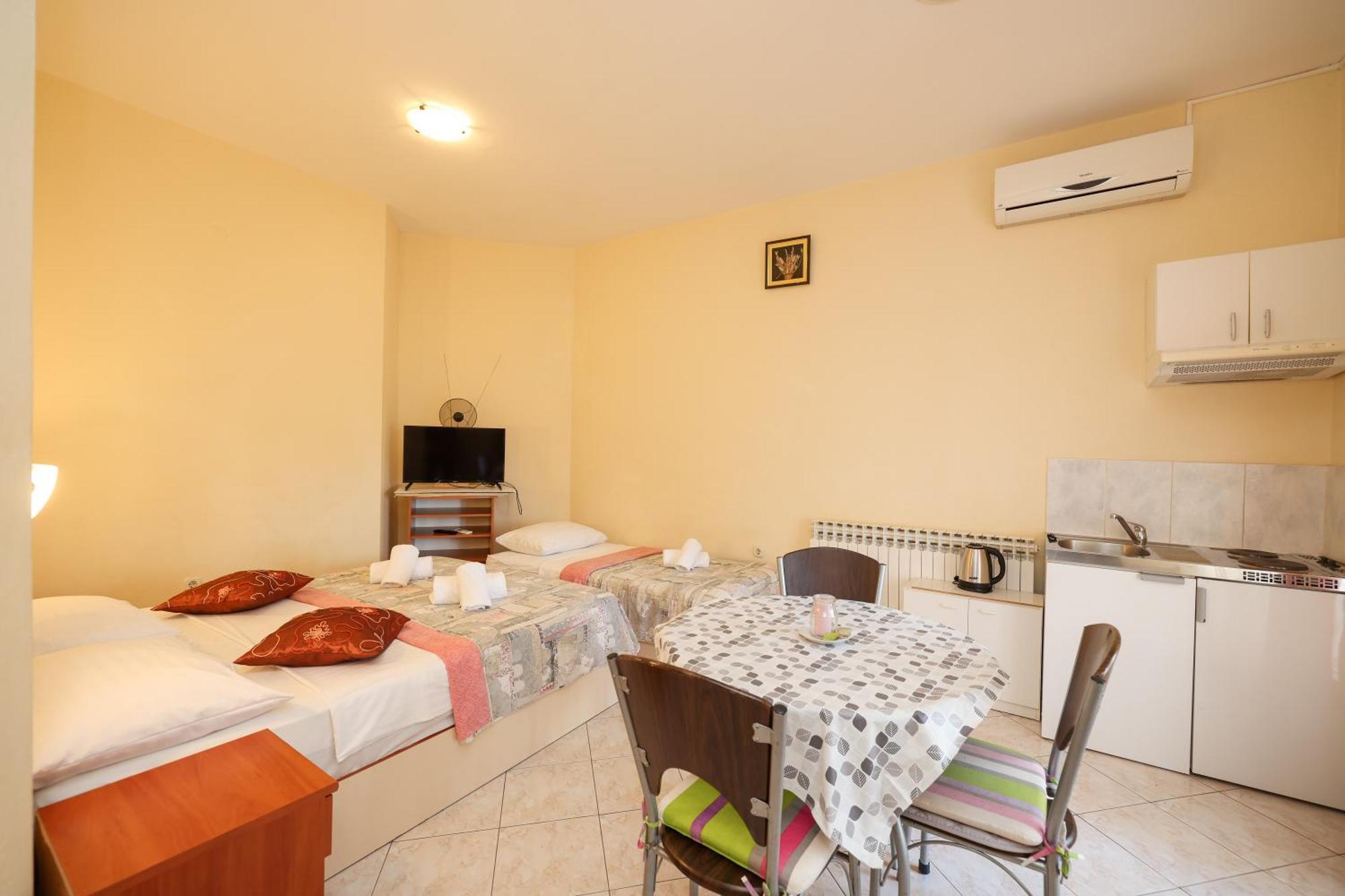 Beachfront Apartments Jermen Sukošan Εξωτερικό φωτογραφία